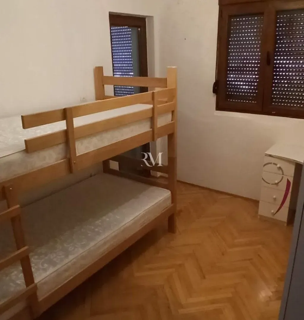 Izdavanje, dvosoban stan, 60m², Pod Kuk, Tivat