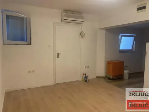 Prodaja, garsonjera, 26m², Centar, Novi Sad - image 1