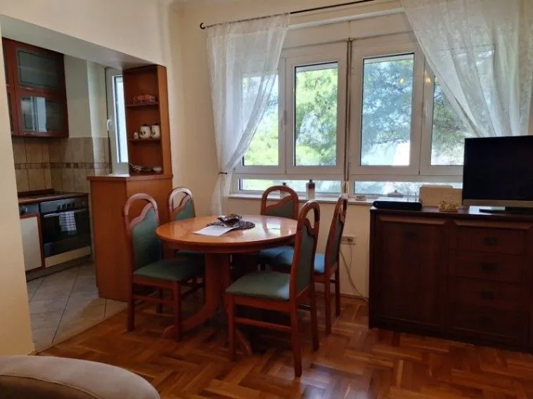 Izdavanje, dvosoban stan, 65m², Centar, Podgorica