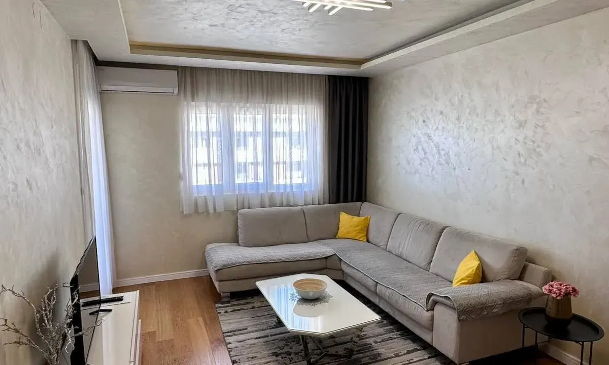 Izdavanje, dvosoban stan, 68m², Central Point, Podgorica