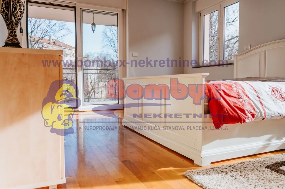 Prodaja, četvorosoban stan, 177m², Centar, Novi Sad