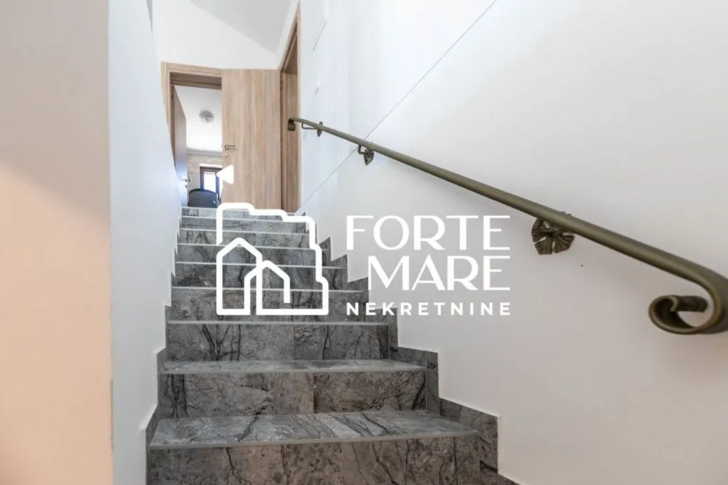 Prodaja, kuća, 230m², Igalo-Petlja, Herceg Novi