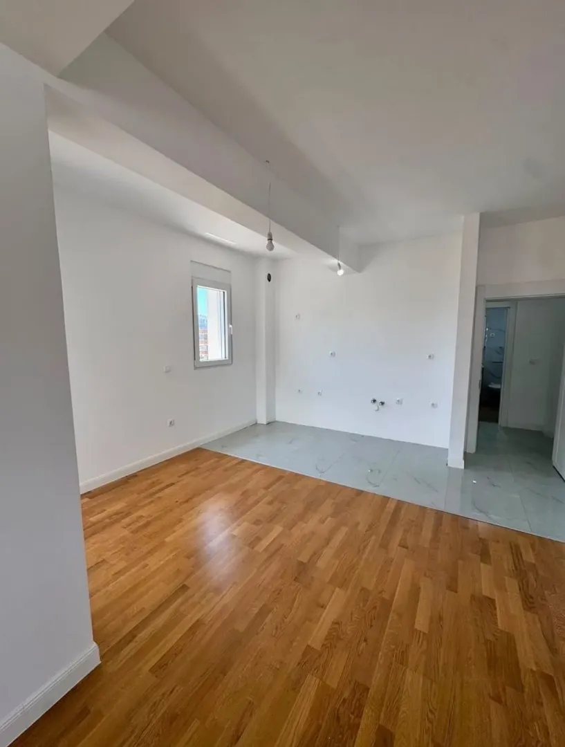 Prodaja, dvosoban stan, 74m², Centar, Bar