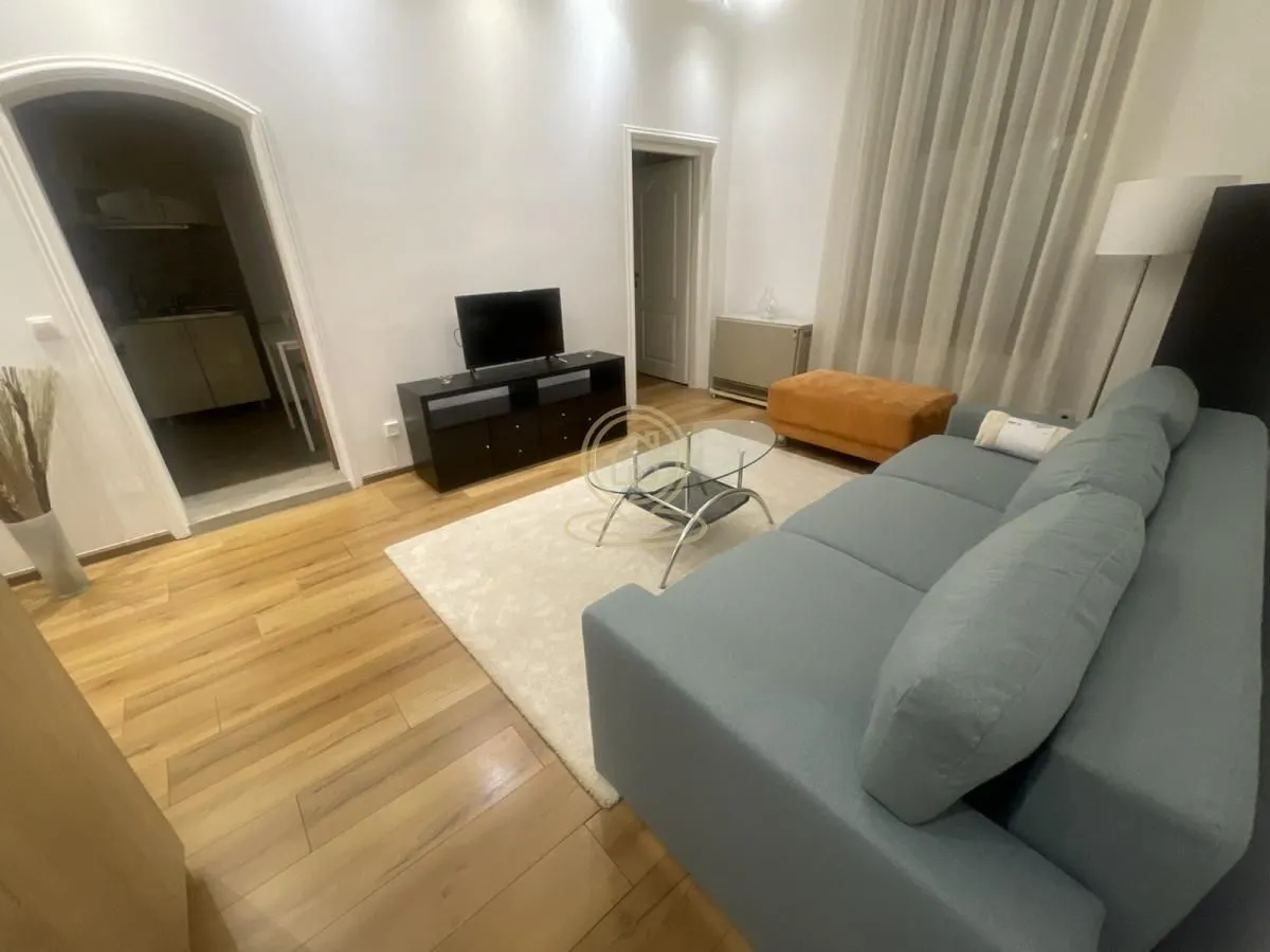 Izdavanje, dvosoban stan, 43m², Stari Grad, Beograd