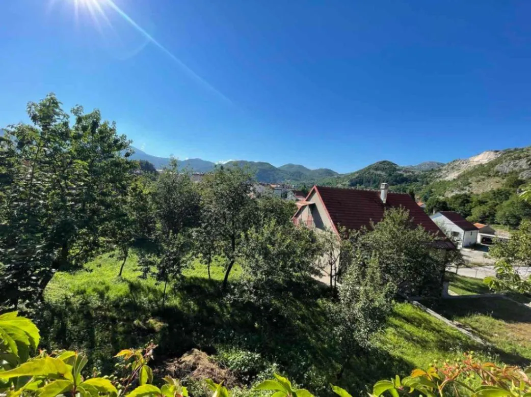 Rent, house, 100m², Cetinje, Crna Gora