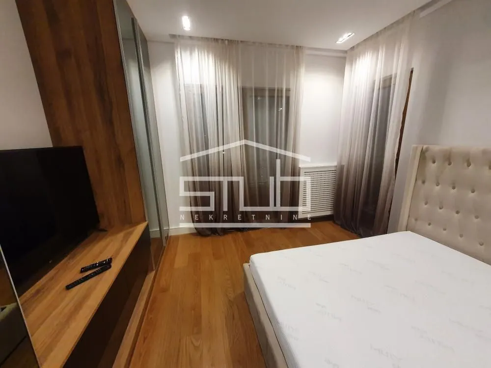 Izdavanje, trosoban stan, 88m², Savski Trg, Beograd