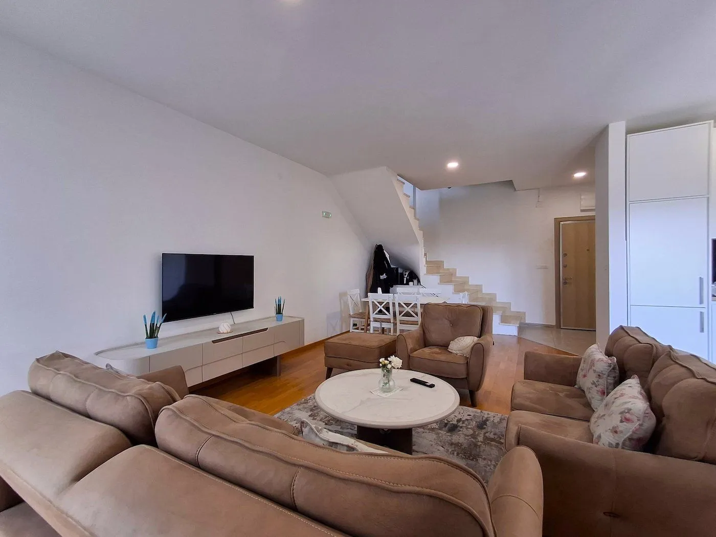 Rent, apartment, 160m², Stari Aerodrom, Podgorica