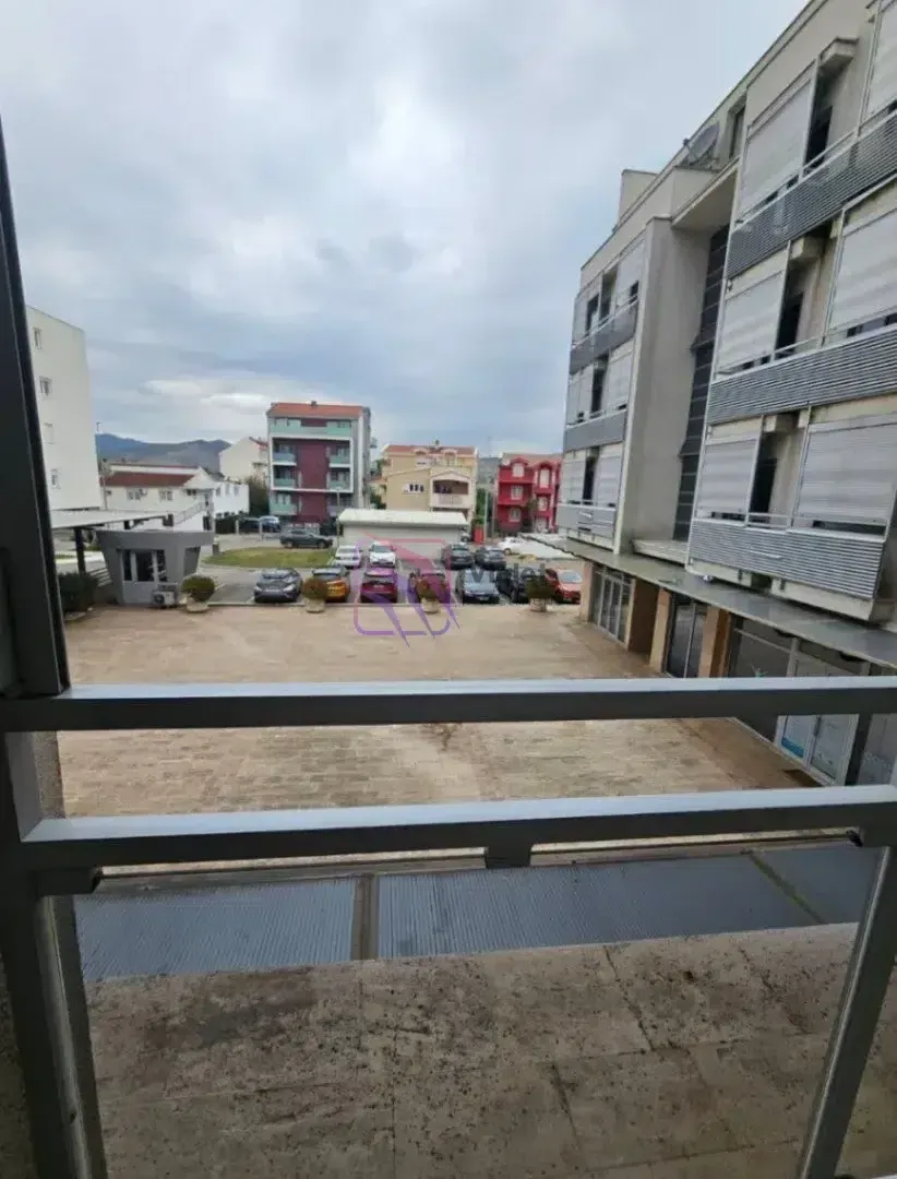 Izdavanje, jednosoban stan, 43m², Tološka šuma, Podgorica