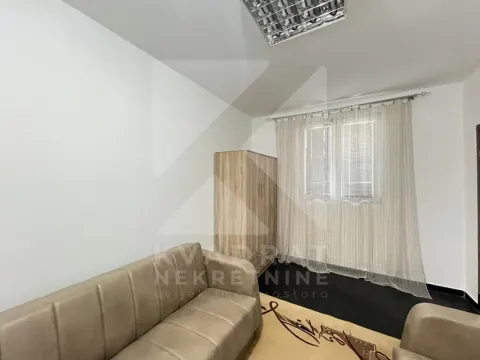 Izdavanje, trosoban stan, 90m², Zagorič, Podgorica - image 8