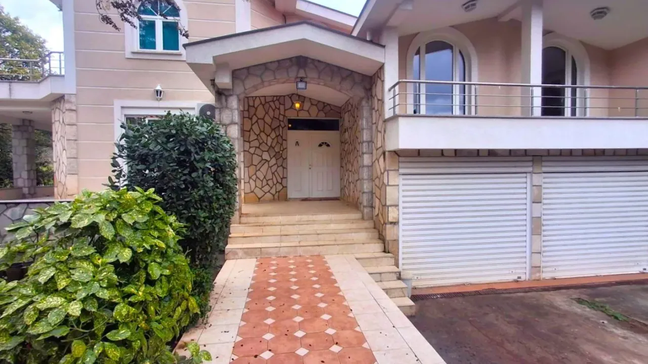 Rent, house, 500m², Gorica C, Podgorica