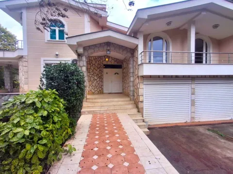 Izdavanje, kuća, 500m², Gorica C, Podgorica