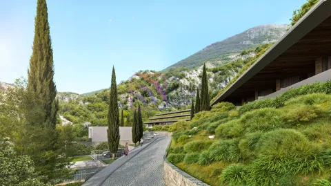 Pogled na eksterijer objekta okruženog zelenilom i planinskim pejzažem. - image 6