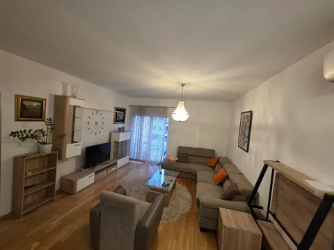 Izdavanje, dvosoban stan, 72m², Blok 9, Podgorica - image 5