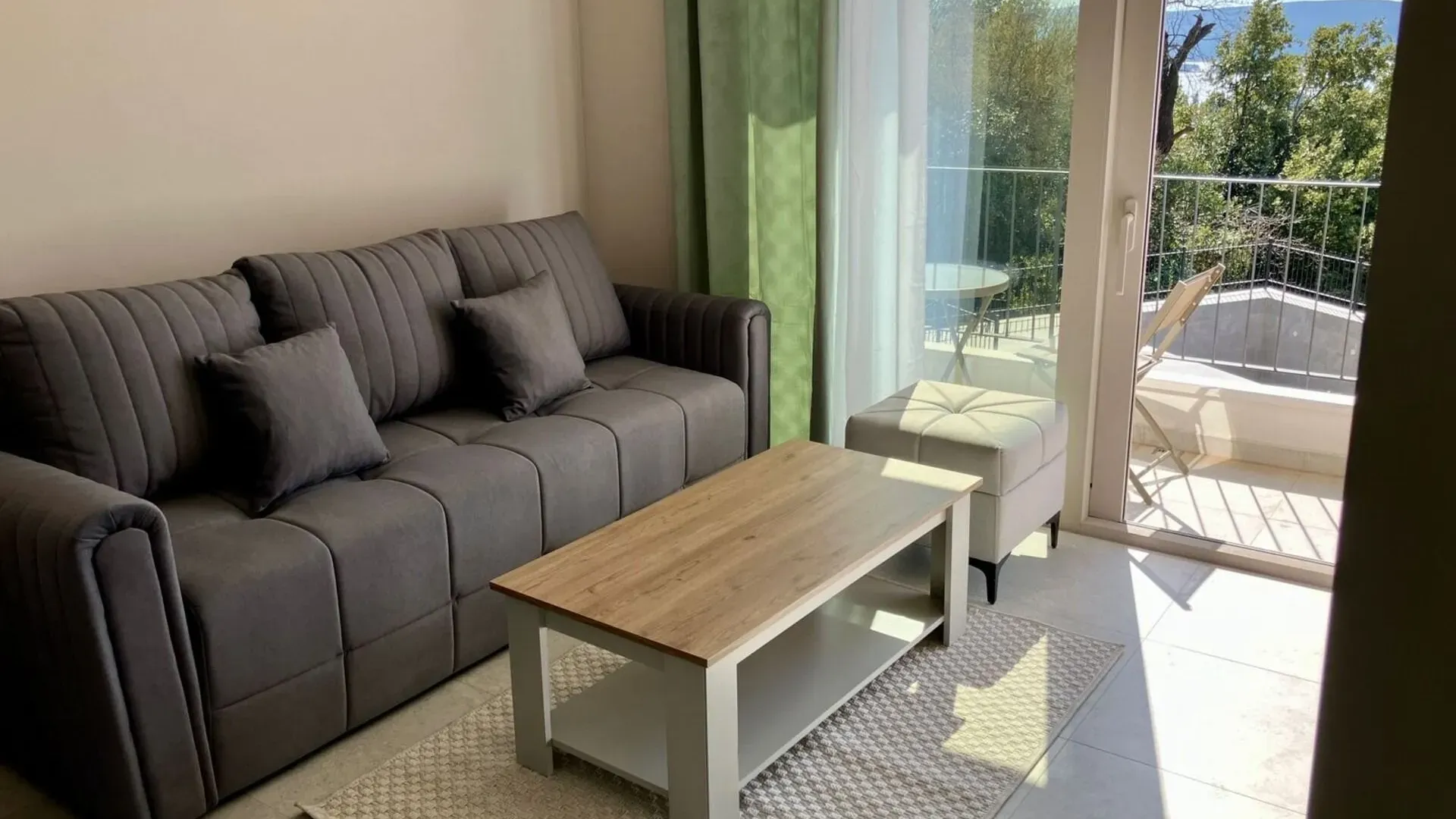 Rent, one bedroom apartment, 42m², Tripovići, Tivat