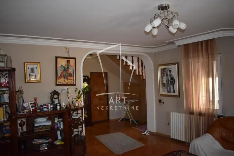 Prodaja, kuća, 336m², Jajinci, Voždovac Sve Podlokacije
