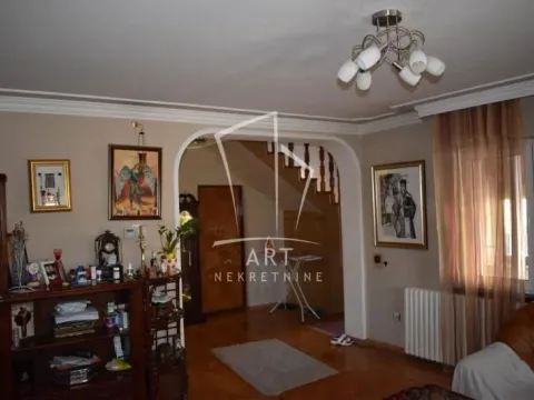 Prodaja, kuća, 336m², Jajinci, Voždovac Sve Podlokacije - image 11