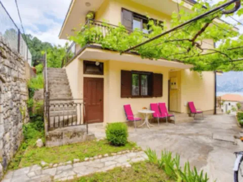 Rent, house, 200m², Prčanj, Kotor - image 10