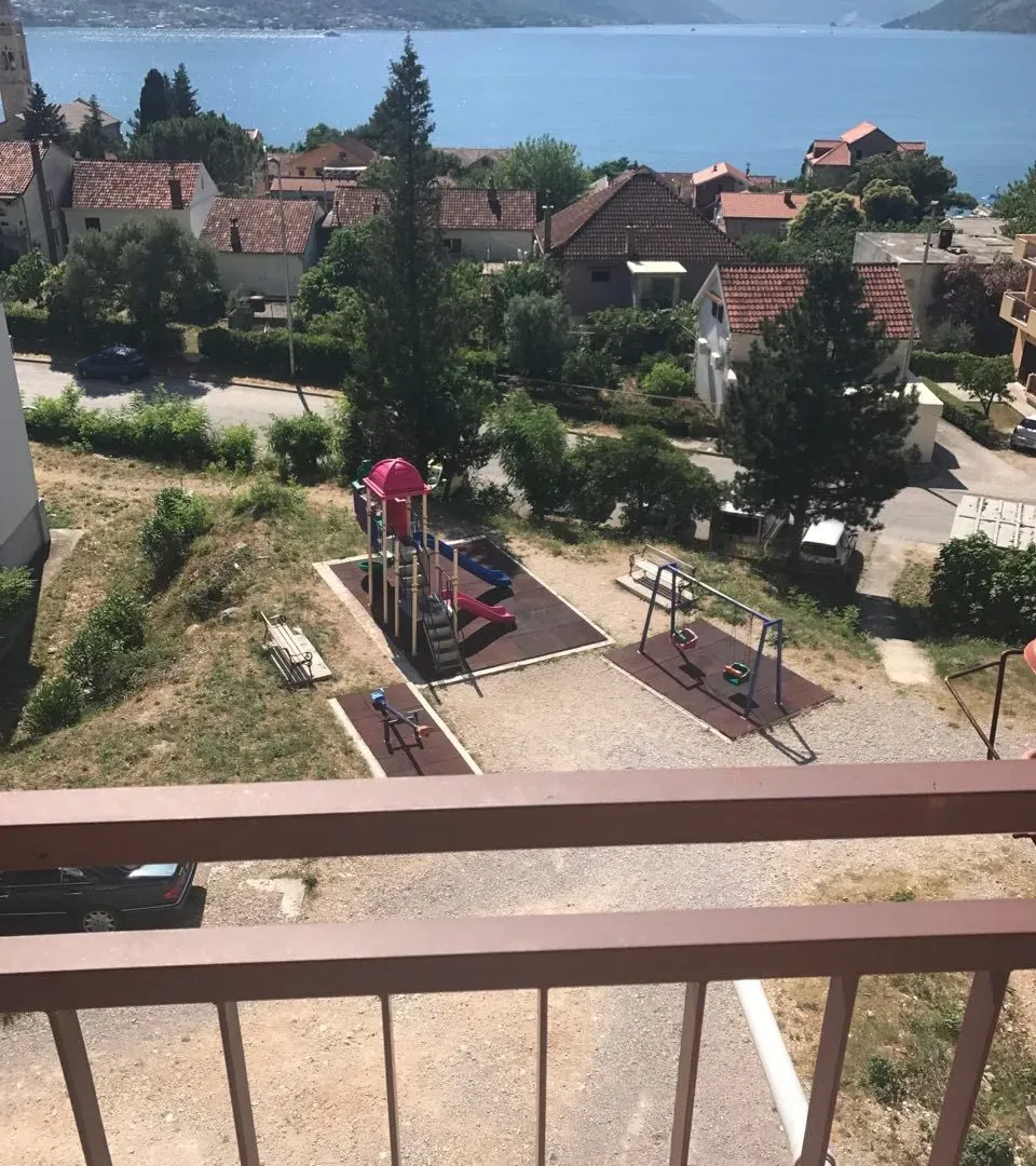 Sale, two bedroom apartment, 67m², Dobrota, Kotor