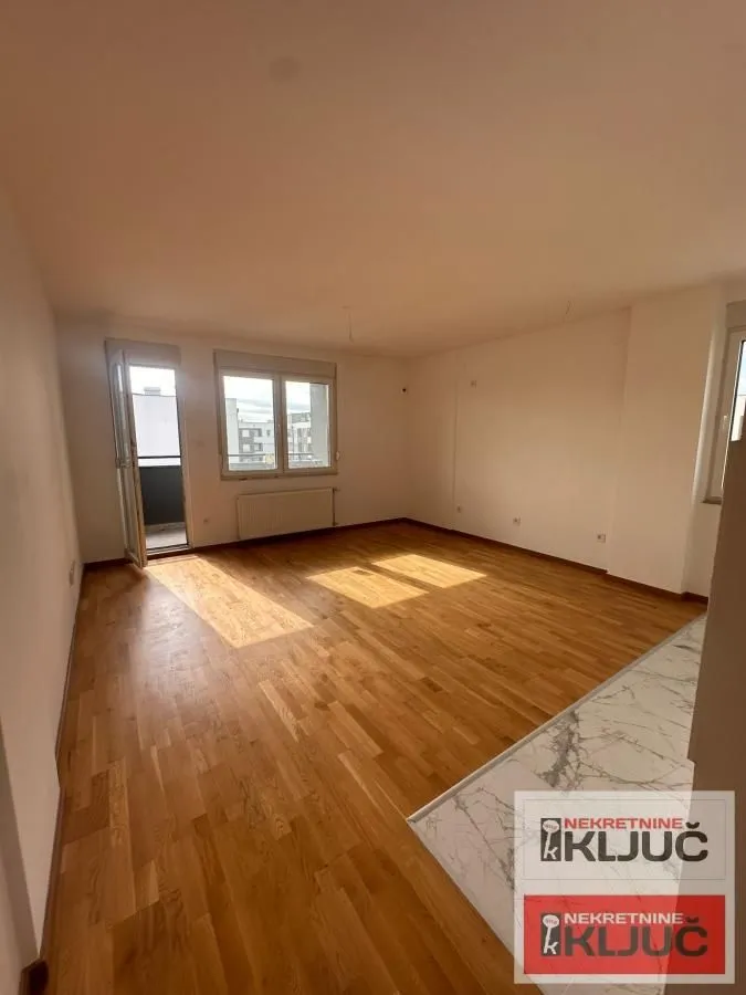Prodaja, četvorosoban stan, 74m², Bulevar Evrope, Novi Sad Sve Podlokacije