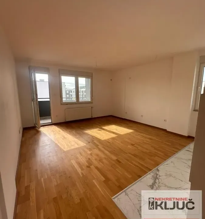 Prodaja, četvorosoban stan, 74m², Bulevar Evrope, Novi Sad Sve Podlokacije