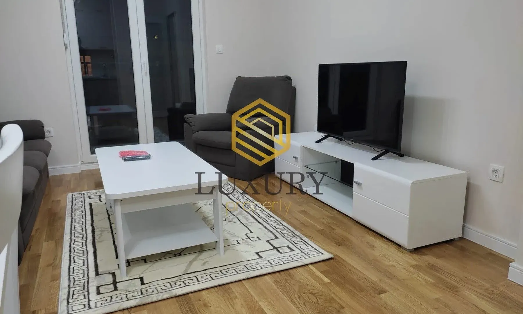 Izdavanje, jednosoban stan, 40m², Pobrežje, Podgorica