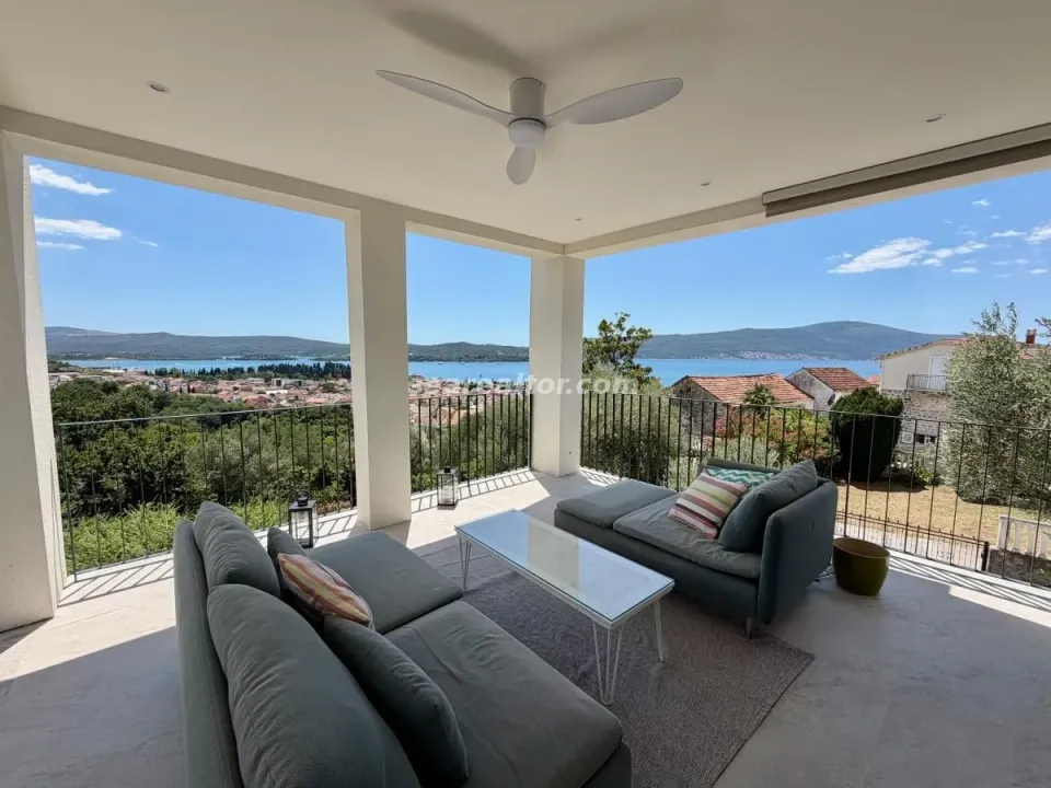 Sale, house, 220m², Centar, Tivat