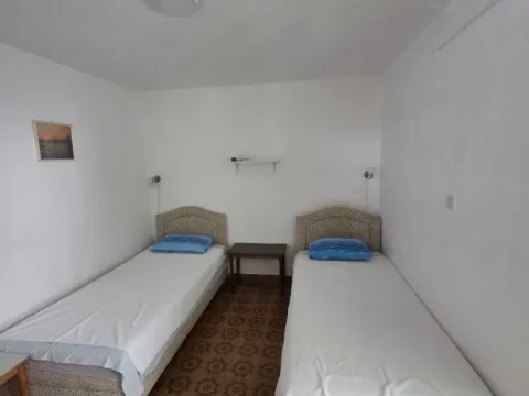 Izdavanje, kuća, 25m², Bečići, Budva