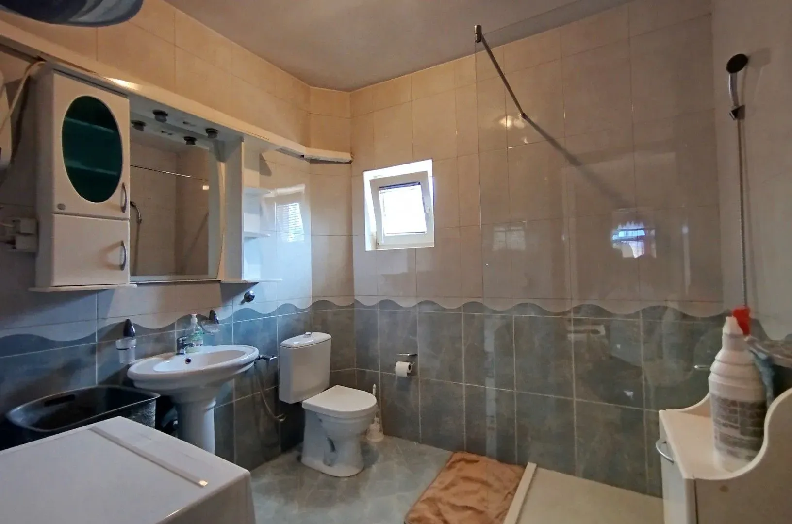 Rent, house, 160m², Tološi, Podgorica