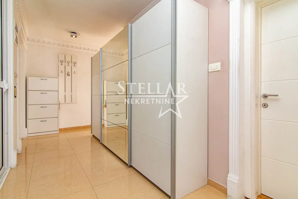 Izdavanje, trosoban stan, 130m², Gornja Gorica, Podgorica