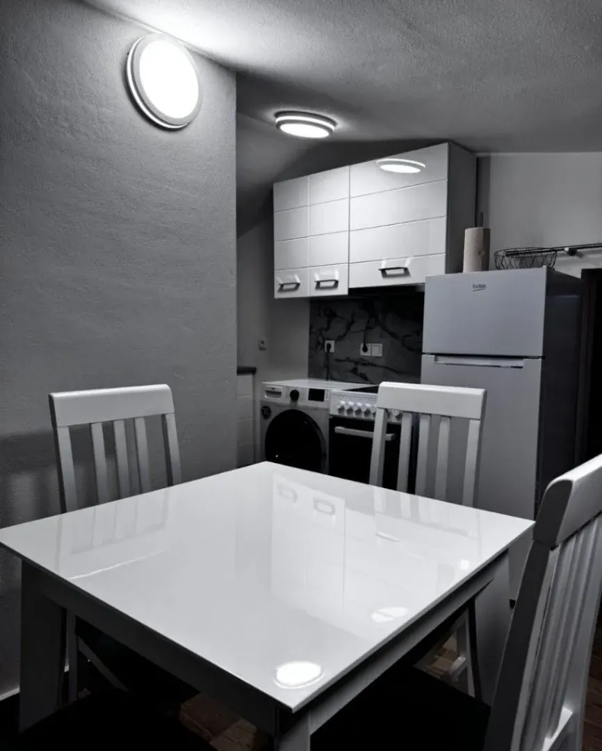 Izdavanje, jednosoban stan, 45m², Kavač, Kotor