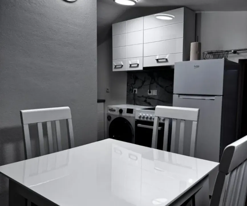 Izdavanje, jednosoban stan, 45m², Kavač, Kotor