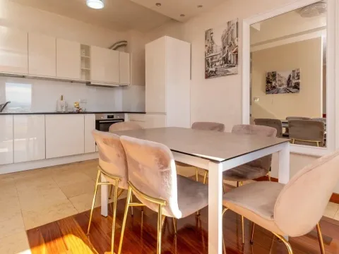 Rent, four bedroom apartment, 140m², Podgorica, Crna Gora - image 4