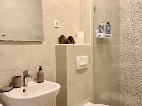 Izdavanje, dvosoban stan, 70m², Centar, Budva - image 8