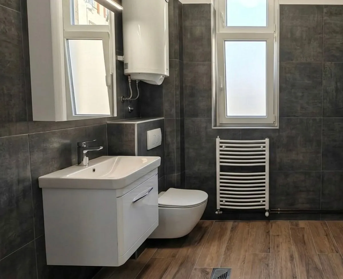 Izdavanje, trosoban stan, 52m², Savski Venac, Beograd