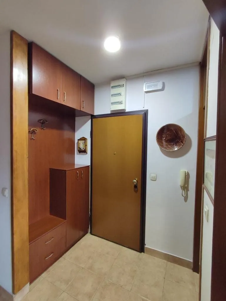 Izdavanje, dvosoban stan, 80m², Stari Aerodrom, Podgorica