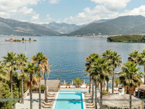Sale, two bedroom apartment, 190m², Đuraševići, Tivat