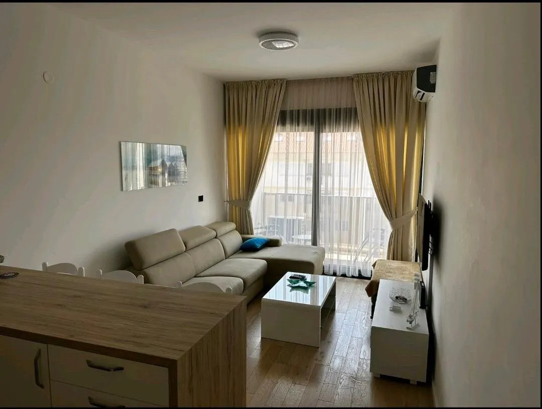 Izdavanje, jednosoban stan, 35m², Centar, Bar