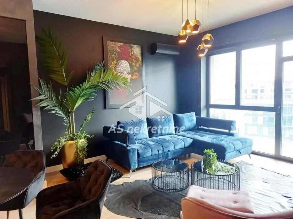 Izdavanje, trosoban stan, 80m², Savski Venac, Beograd