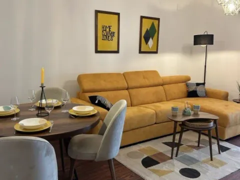 Izdavanje, dvosoban stan, 75m2, Petrovac, Budva