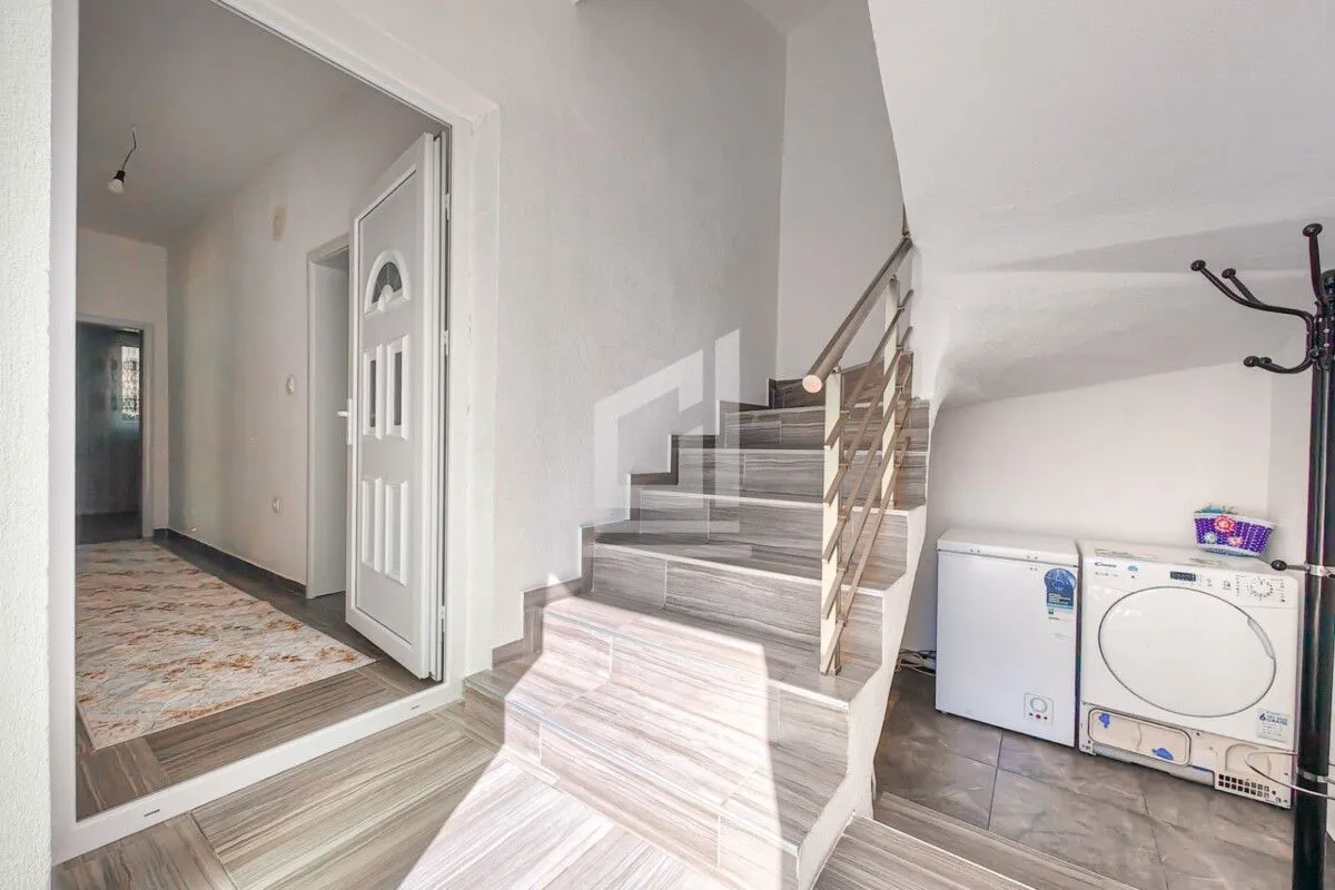 Prodaja, kuća, 220m², Bar, Crna Gora