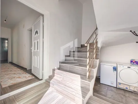 Prodaja, kuća, 220m², Bar, Crna Gora - image 9