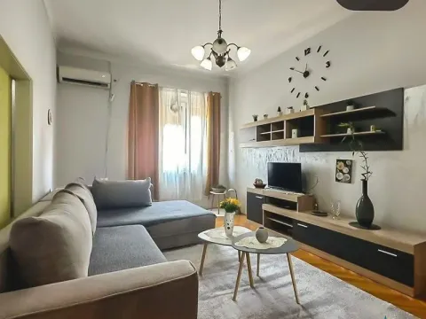 Izdavanje, jednosoban stan, 64m², Centar, Podgorica - image 1