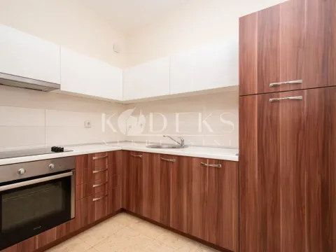 Izdavanje, dvosoban stan, 74m², Centar, Podgorica - image 4