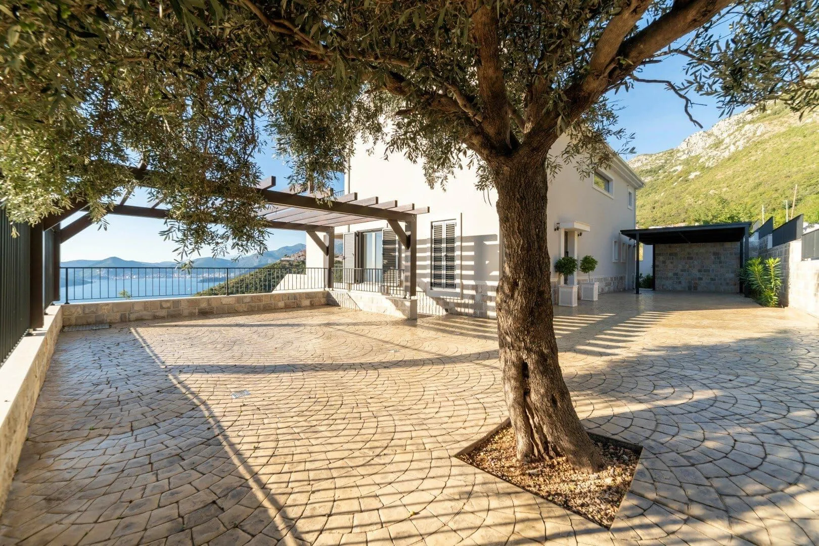Sale, house, 420m², Blizikuće, Budva