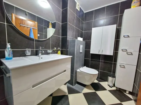 Izdavanje, dvosoban stan, 60m², Budva, Crna Gora - image 7