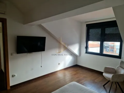 Izdavanje, trosoban stan, 80m², Senjak, Beograd - image 14