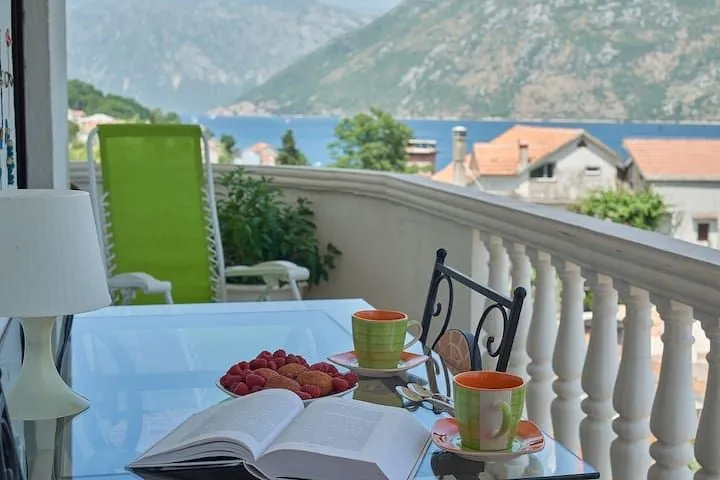 Prodaja, trosoban stan, 72m², Prčanj, Kotor
