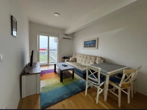 Izdavanje, jednosoban stan, 36m², Stari Aerodrom, Podgorica