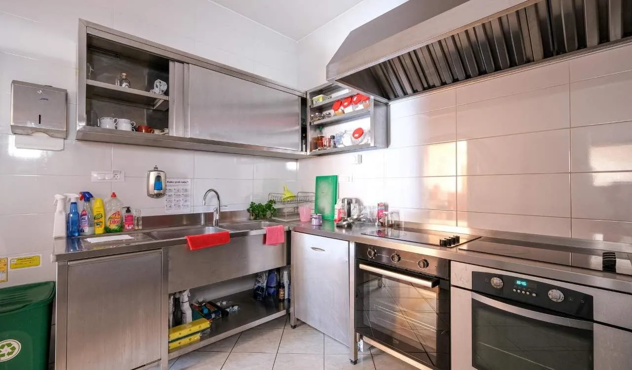 Prodaja, ugostiteljski objekat, 1256m², Podkošljun, Budva