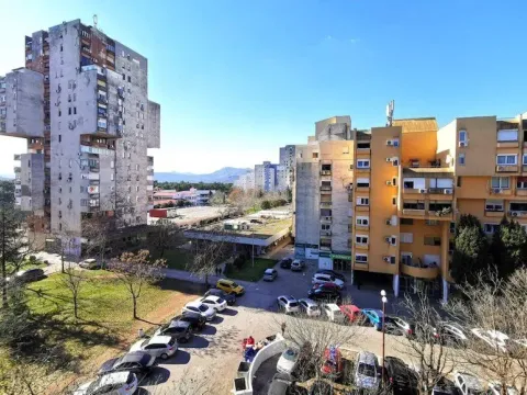 Izdavanje, stan, 105m², Blok 5, Podgorica - image 10